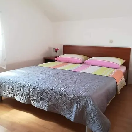 Juric Fra Lina Pedisica 21a * Biograd Na Moru