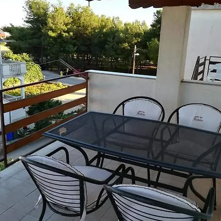 Juric Fra Lina Pedisica 21a Biograd Na Moru